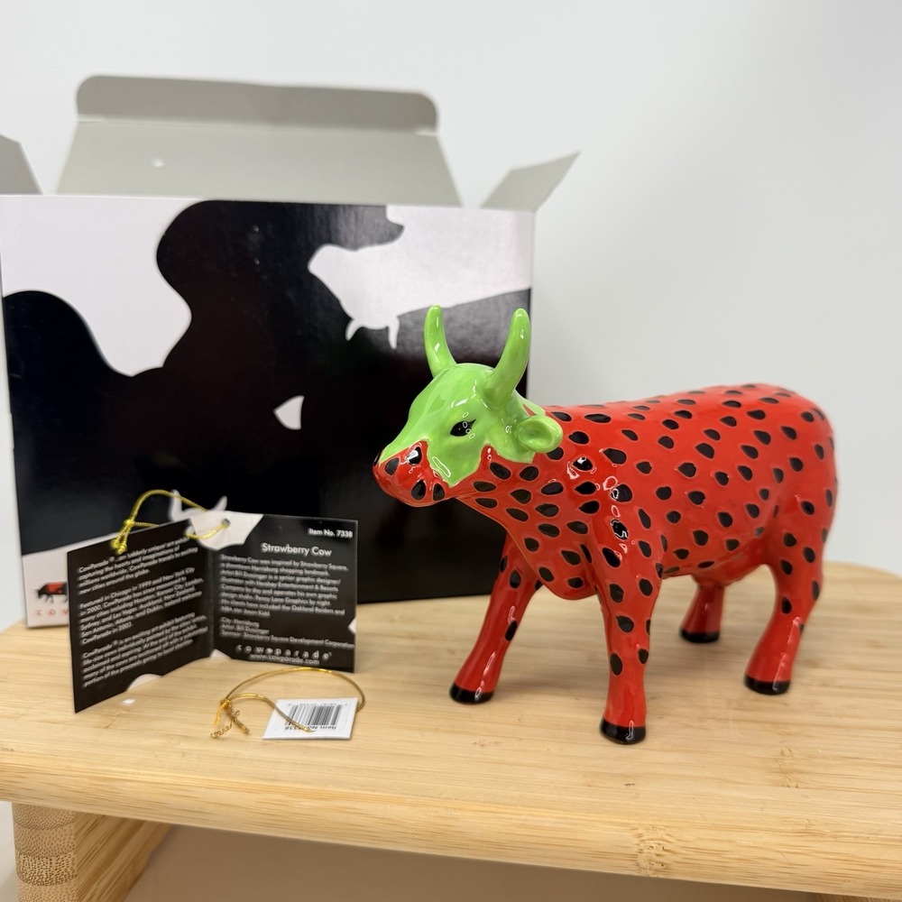 Cow Parade Strawberry Cow #7338 Westland 2004 With Box & Tag Figurine